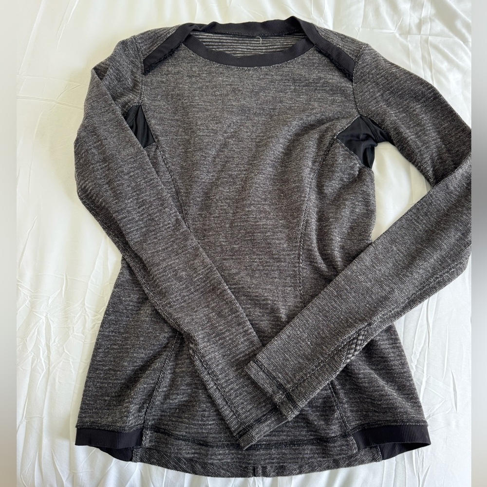 lululemon athletica Women's Long Sleeve Crew - Charcoal Gray with Black Accents